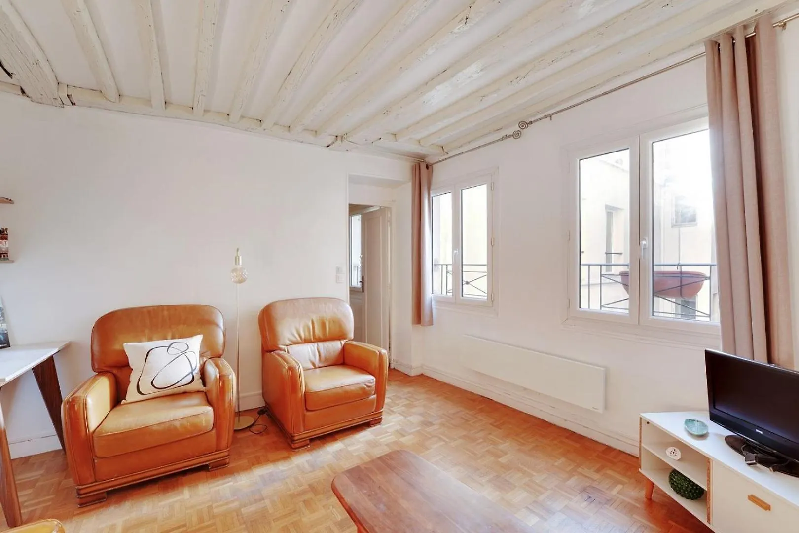 Guestready - Appartement Arty Cosy Et Tres Central Parijs