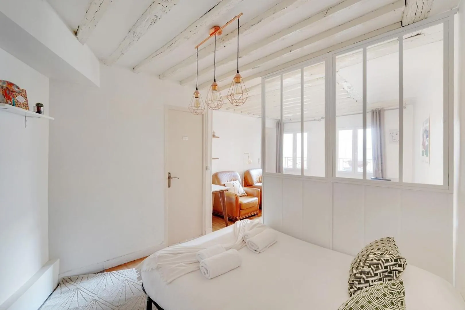 Guestready - Appartement Arty Cosy Et Tres Central Parijs